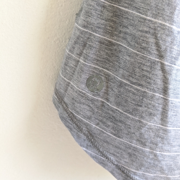 Lululemon Yogi Everyday Tank Grey Stripe Size 4 - Picture 4 of 5